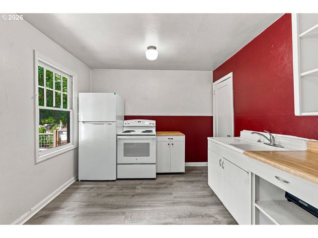 1017 Sw GROVER St, Portland, OR 97239