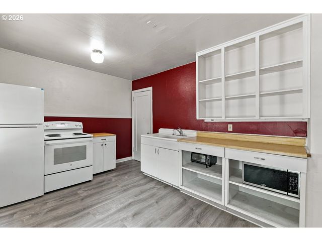 1017 Sw GROVER St, Portland, OR 97239