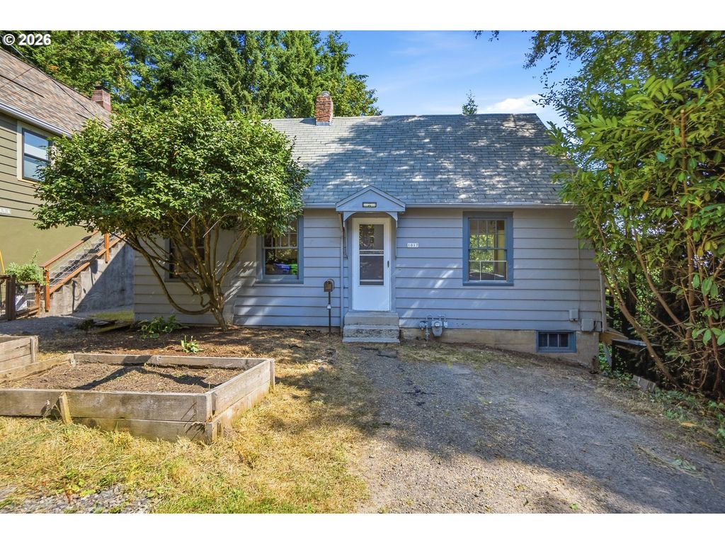 1017 Sw GROVER St, Portland, OR 97239