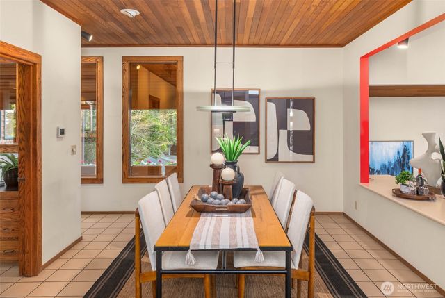 9261 SE 46th Street, Mercer Island, WA 98040