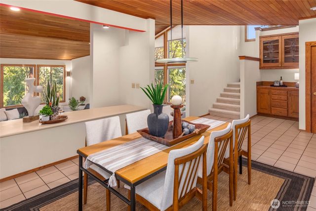 9261 SE 46th Street, Mercer Island, WA 98040