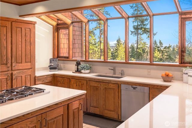 9261 SE 46th Street, Mercer Island, WA 98040