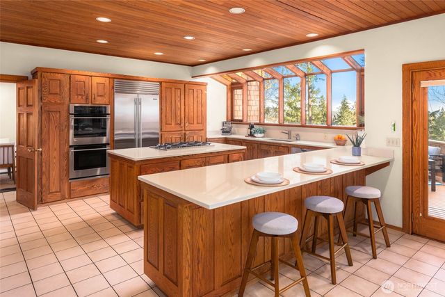 9261 SE 46th Street, Mercer Island, WA 98040