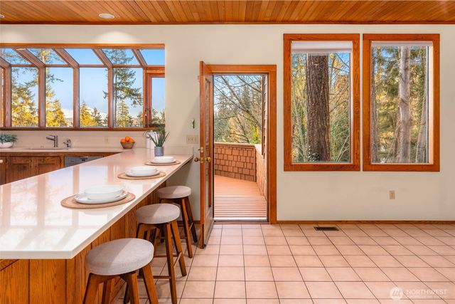 9261 SE 46th Street, Mercer Island, WA 98040