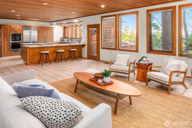 9261 SE 46th Street, Mercer Island, WA 98040