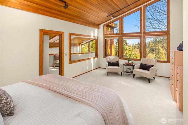 9261 SE 46th Street, Mercer Island, WA 98040