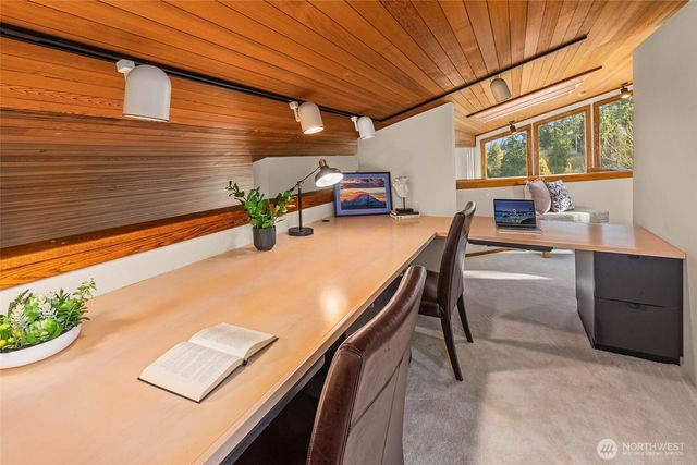 9261 SE 46th Street, Mercer Island, WA 98040