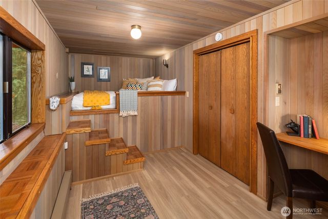 9261 SE 46th Street, Mercer Island, WA 98040