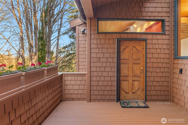 9261 SE 46th Street, Mercer Island, WA 98040