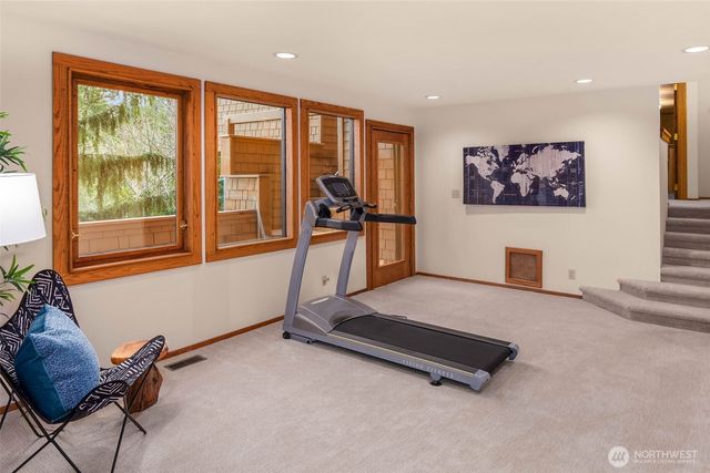 9261 SE 46th Street, Mercer Island, WA 98040