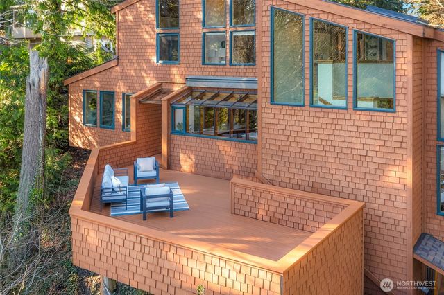 9261 SE 46th Street, Mercer Island, WA 98040