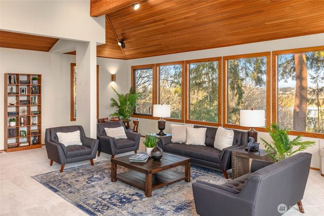 9261 SE 46th Street, Mercer Island, WA 98040