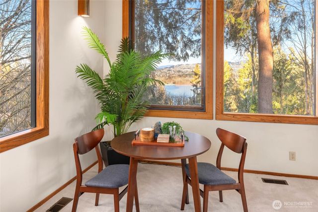 9261 SE 46th Street, Mercer Island, WA 98040