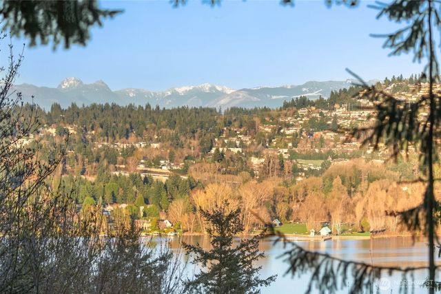 9261 SE 46th Street, Mercer Island, WA 98040
