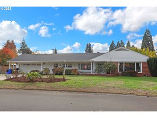 820 LARIAT Dr, Eugene, OR 97401