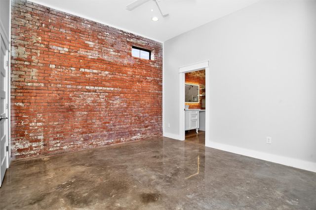 112 E Goliad Avenue, Crockett, TX 75835
