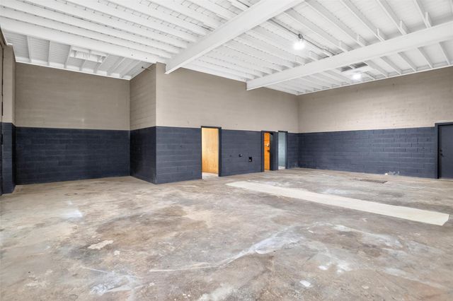 112 E Goliad Avenue, Crockett, TX 75835