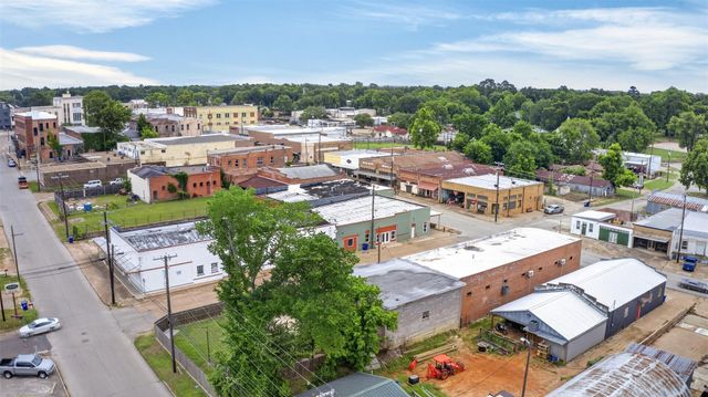 112 E Goliad Avenue, Crockett, TX 75835