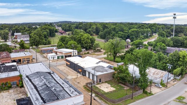 112 E Goliad Avenue, Crockett, TX 75835