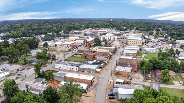 112 E Goliad Avenue, Crockett, TX 75835