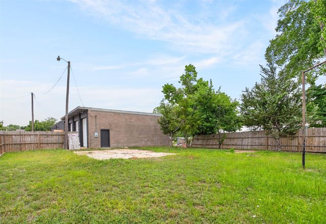112 E Goliad Avenue, Crockett, TX 75835
