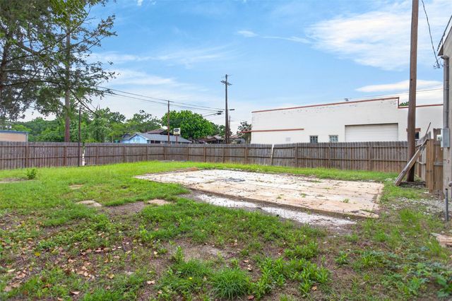 112 E Goliad Avenue, Crockett, TX 75835