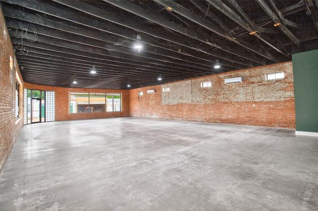 112 E Goliad Avenue, Crockett, TX 75835