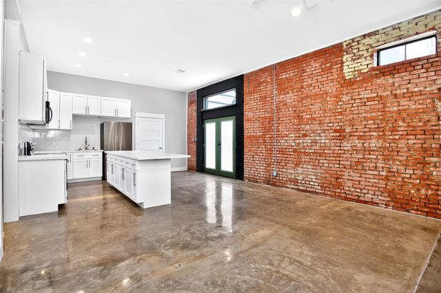 112 E Goliad Avenue, Crockett, TX 75835