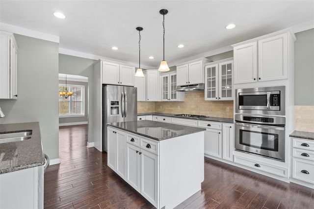5730 Summerset Woods Drive, Alto, MI 49302