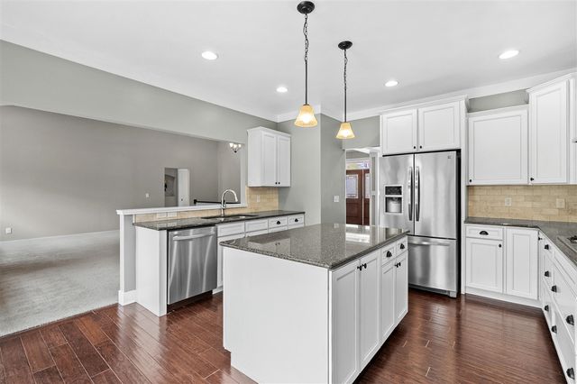 5730 Summerset Woods Drive, Alto, MI 49302