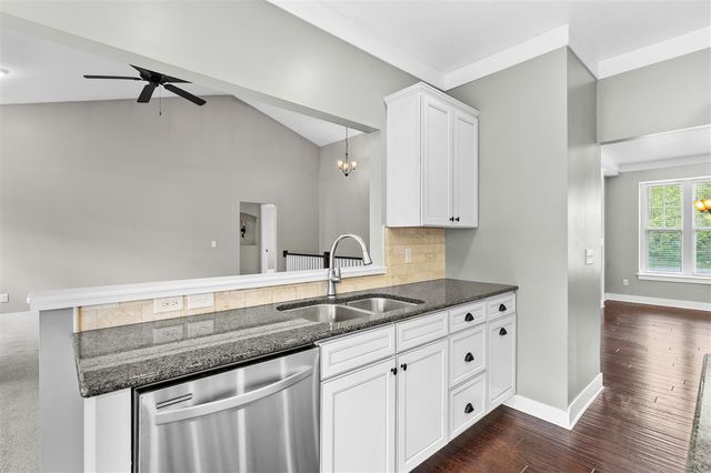 5730 Summerset Woods Drive, Alto, MI 49302
