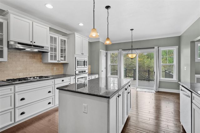 5730 Summerset Woods Drive, Alto, MI 49302