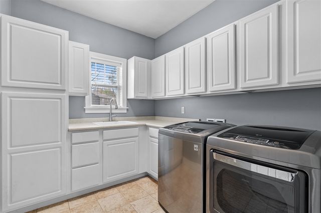 5730 Summerset Woods Drive, Alto, MI 49302