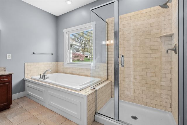 5730 Summerset Woods Drive, Alto, MI 49302