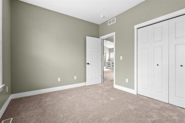 5730 Summerset Woods Drive, Alto, MI 49302