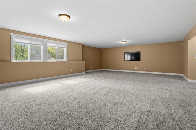 5730 Summerset Woods Drive, Alto, MI 49302