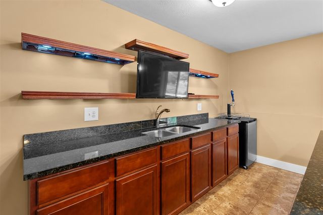 5730 Summerset Woods Drive, Alto, MI 49302