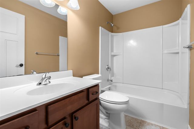 5730 Summerset Woods Drive, Alto, MI 49302