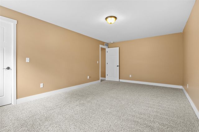 5730 Summerset Woods Drive, Alto, MI 49302