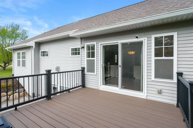 5730 Summerset Woods Drive, Alto, MI 49302