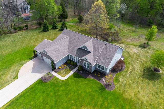 5730 Summerset Woods Drive, Alto, MI 49302