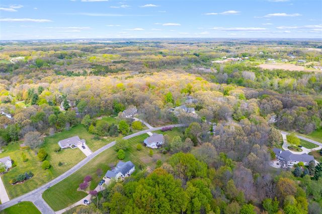 5730 Summerset Woods Drive, Alto, MI 49302