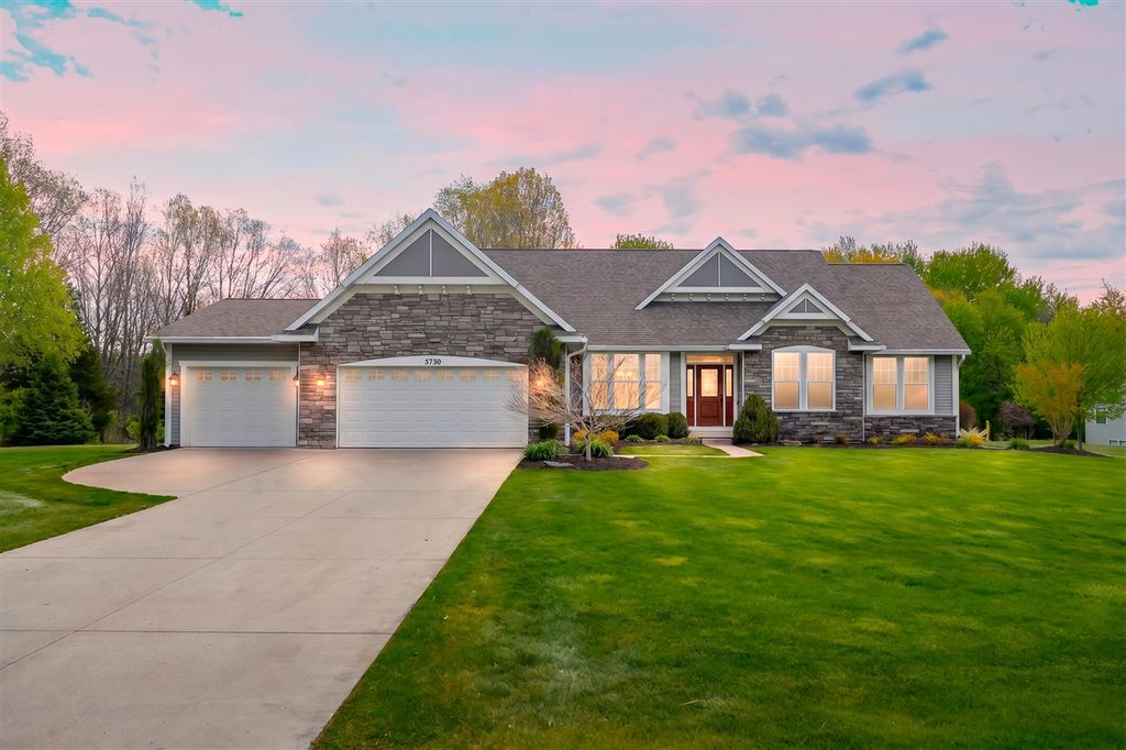 5730 Summerset Woods Drive, Alto, MI 49302