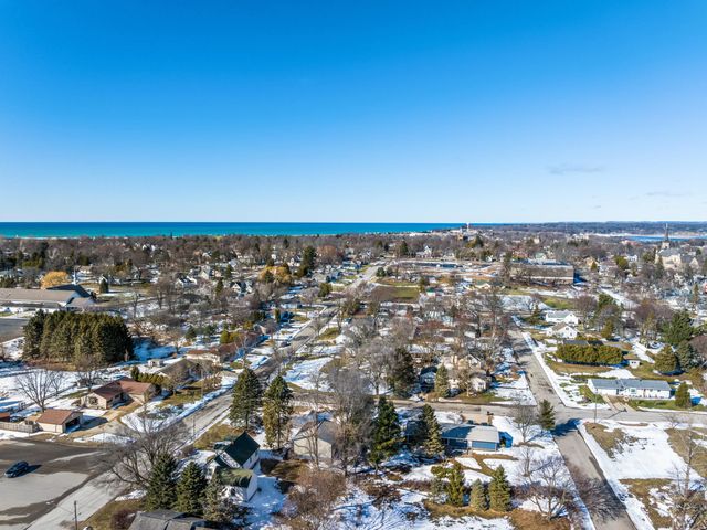 439 9th Street, Manistee, MI 49660