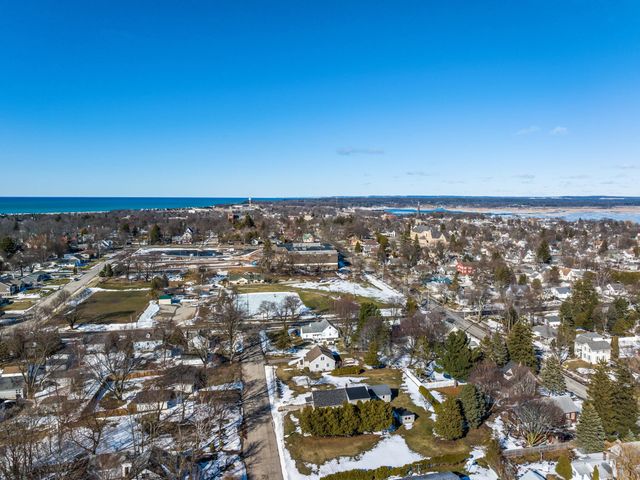 439 9th Street, Manistee, MI 49660