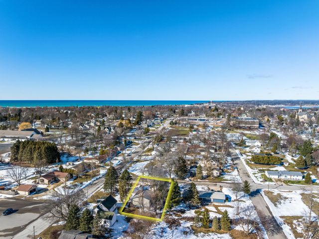 439 9th Street, Manistee, MI 49660