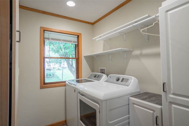 1429 W 1st Street, Pella, IA 50219