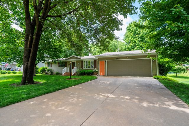 1429 W 1st Street, Pella, IA 50219