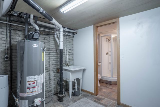 1429 W 1st Street, Pella, IA 50219
