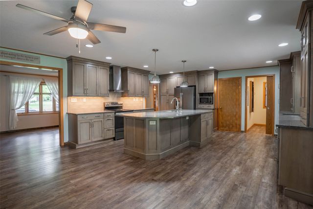 1429 W 1st Street, Pella, IA 50219
